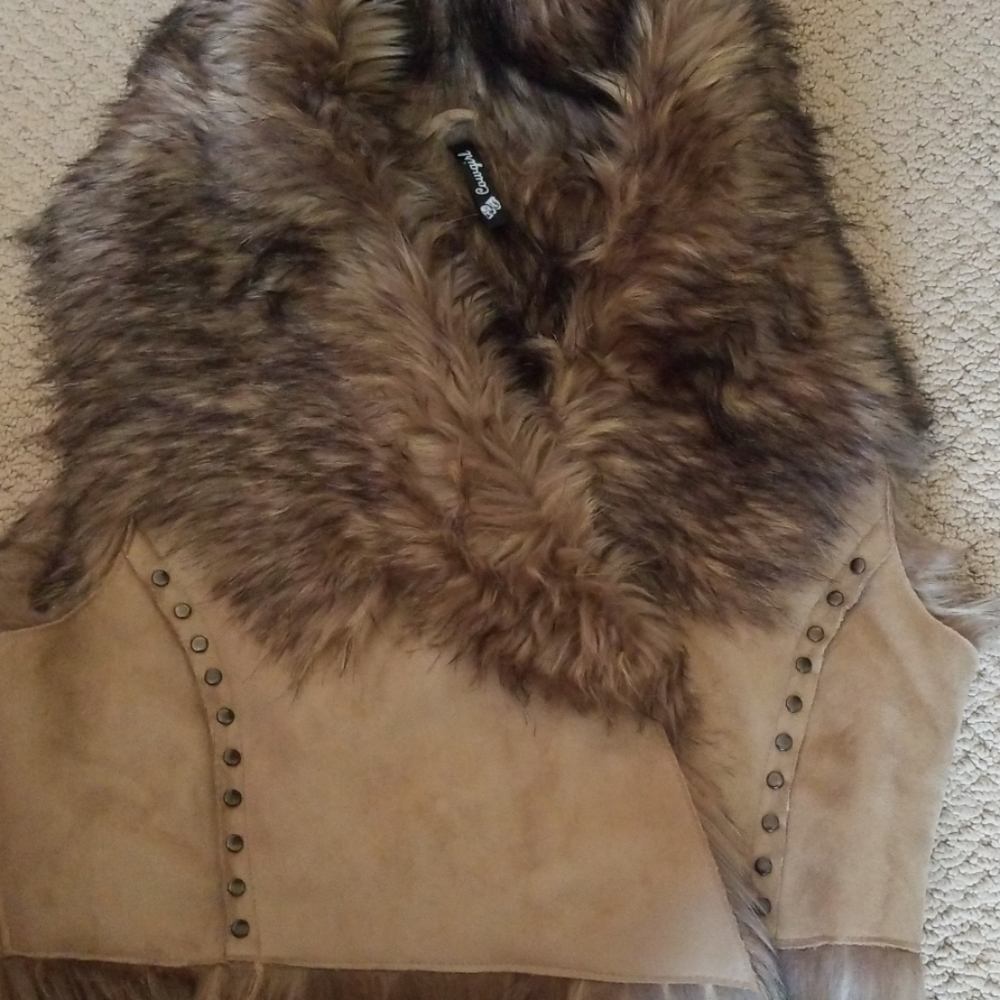 RU COWGIRL suede and faux fur trim studded vest